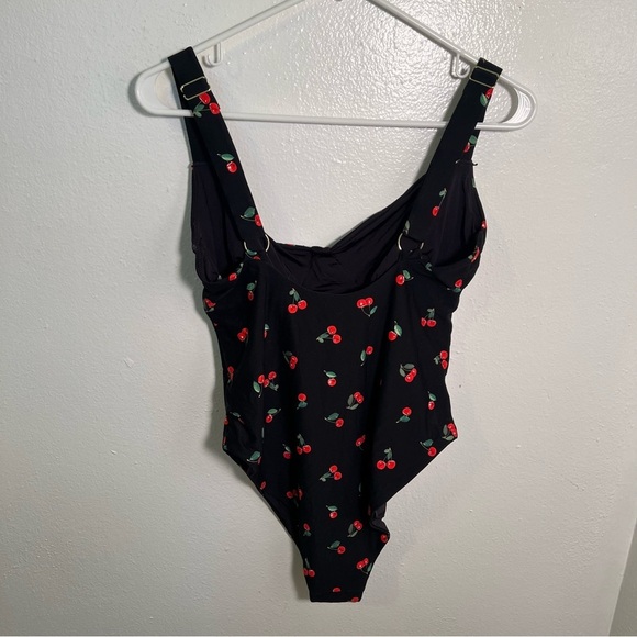 Weworewhat Ruched Cup One Piece Swimsuit Black Cherries XL - Picture 7 of 11